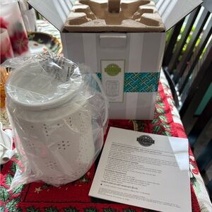 Scentsy Elegant White Warmer